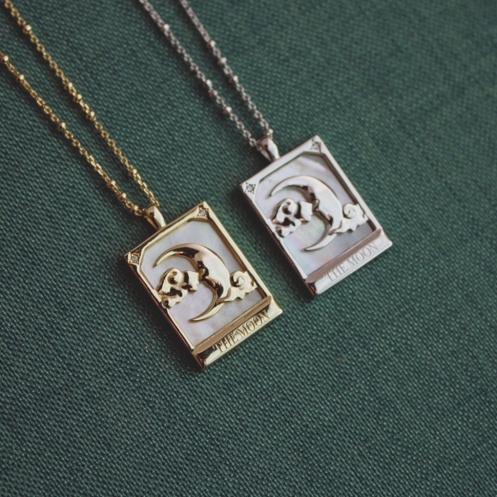 Evenfall Jewelry The Moon Tarot Card Talisman Pendant - Picture 3 of 8
